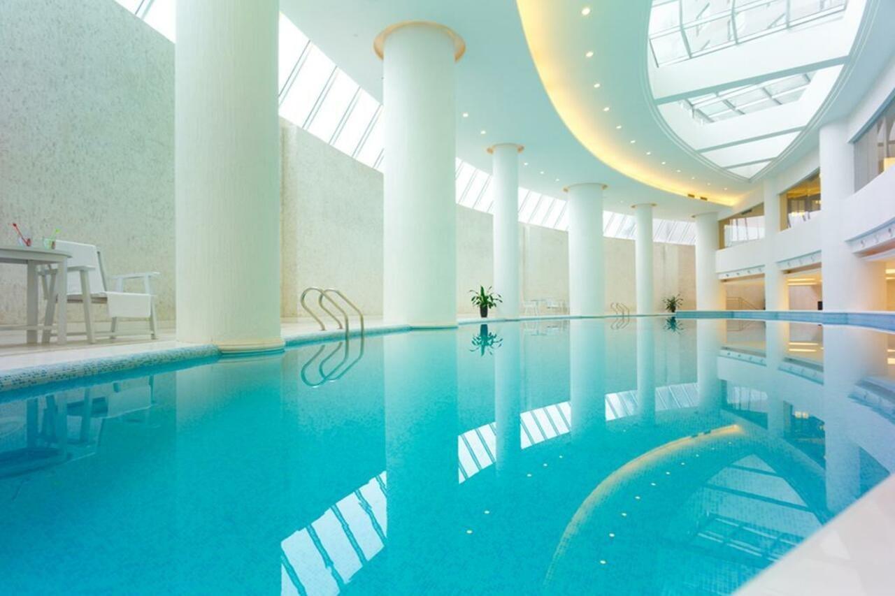 Optics Valley Kingdom Plaza Wuhan Bagian luar foto