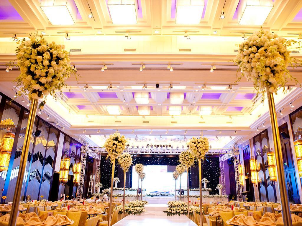 Optics Valley Kingdom Plaza Wuhan Bagian luar foto