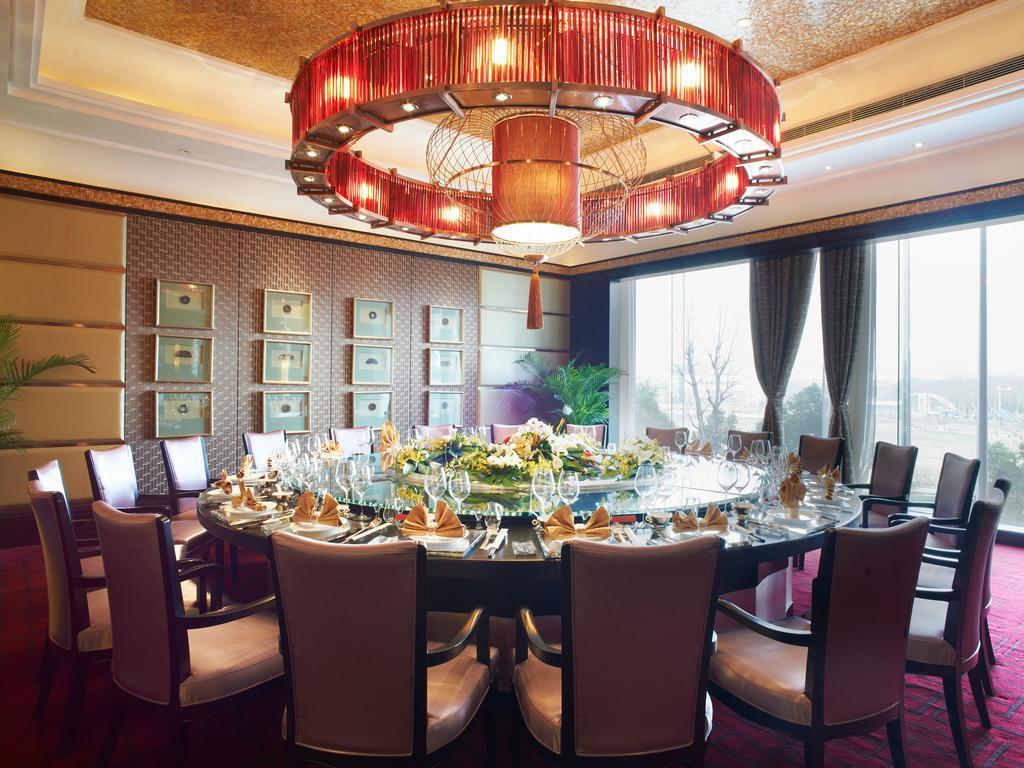 Optics Valley Kingdom Plaza Wuhan Bagian luar foto