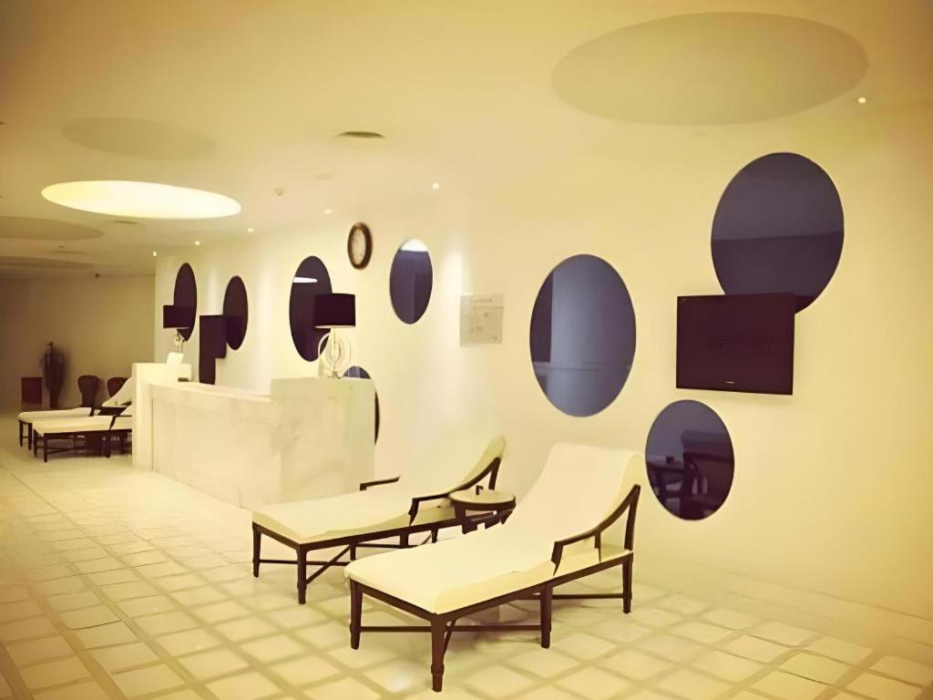 Optics Valley Kingdom Plaza Wuhan Bagian luar foto